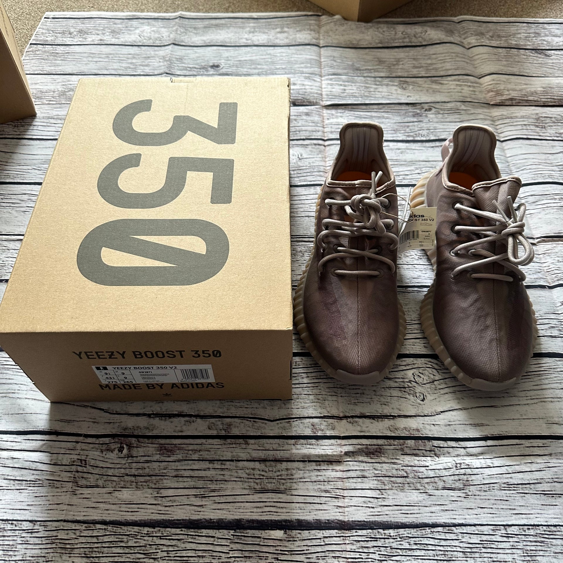 Yeezy 350 Mono Mist UK9 – The Designer Attic
